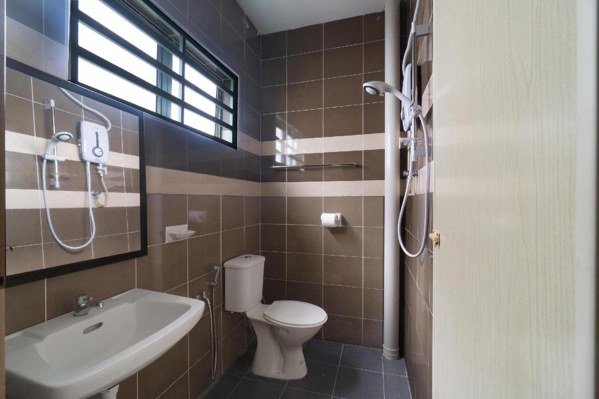Oyo 91089 Motel Fasa 2B Seri Manjung Extérieur photo