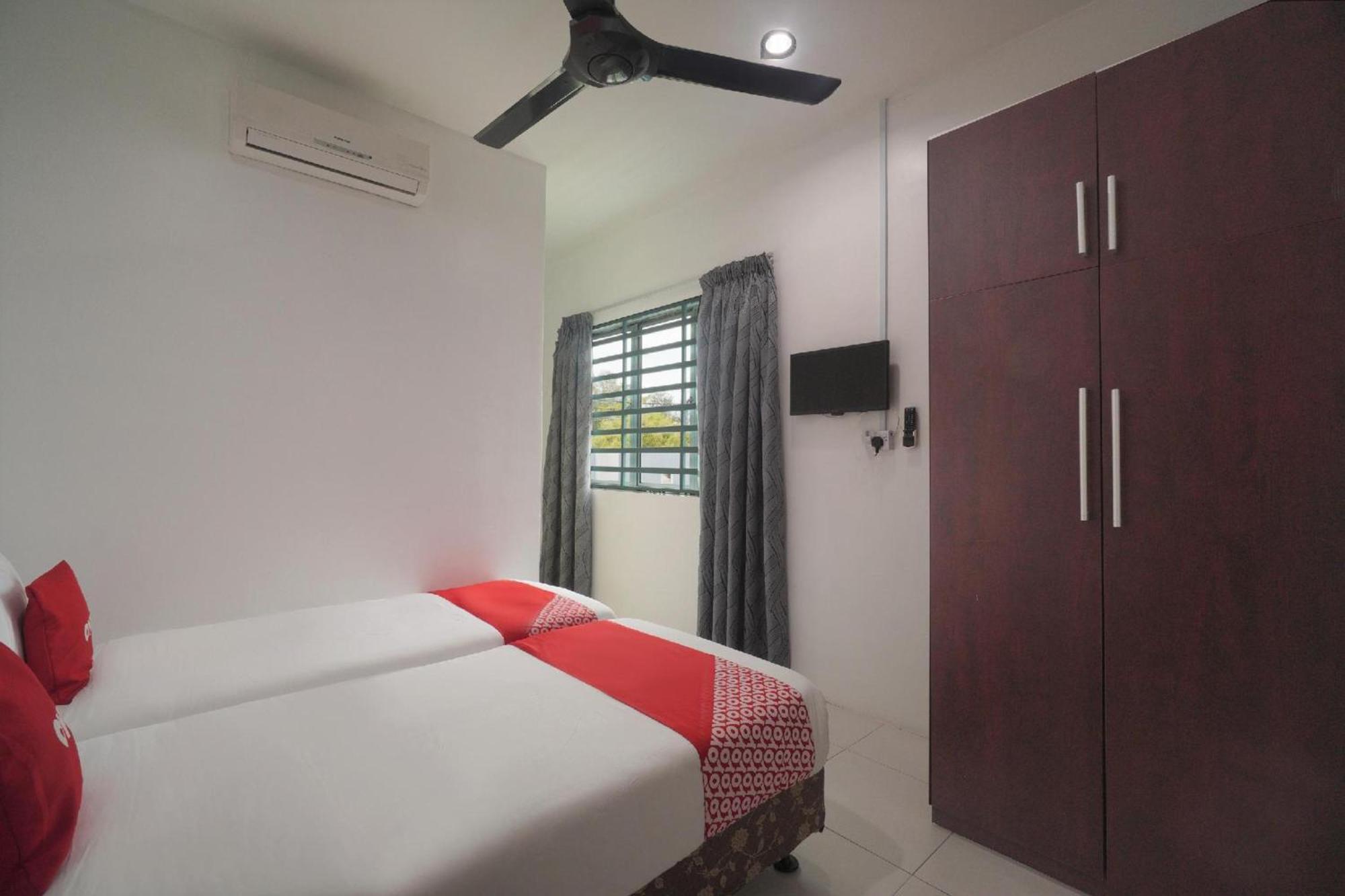 Oyo 91089 Motel Fasa 2B Seri Manjung Extérieur photo